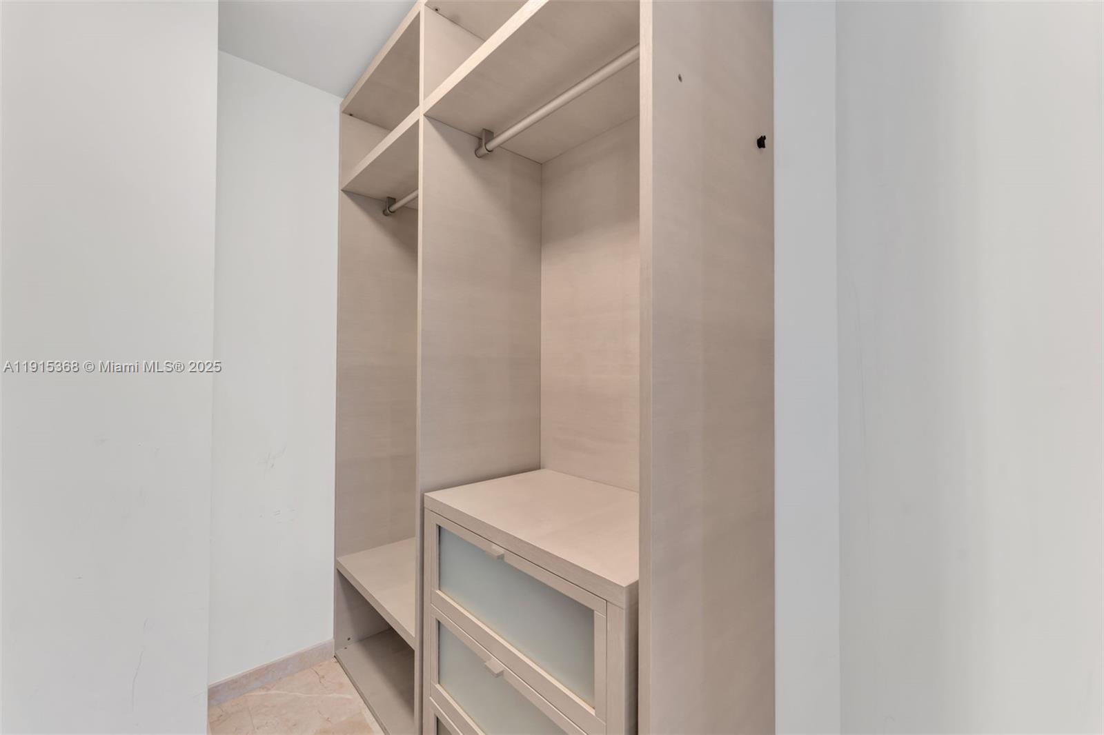 88 SW 7th St #2107, Miami FL 33130
