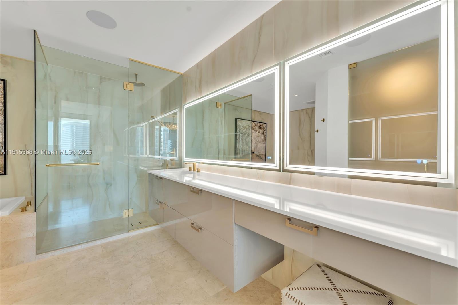 88 SW 7th St #2107, Miami FL 33130