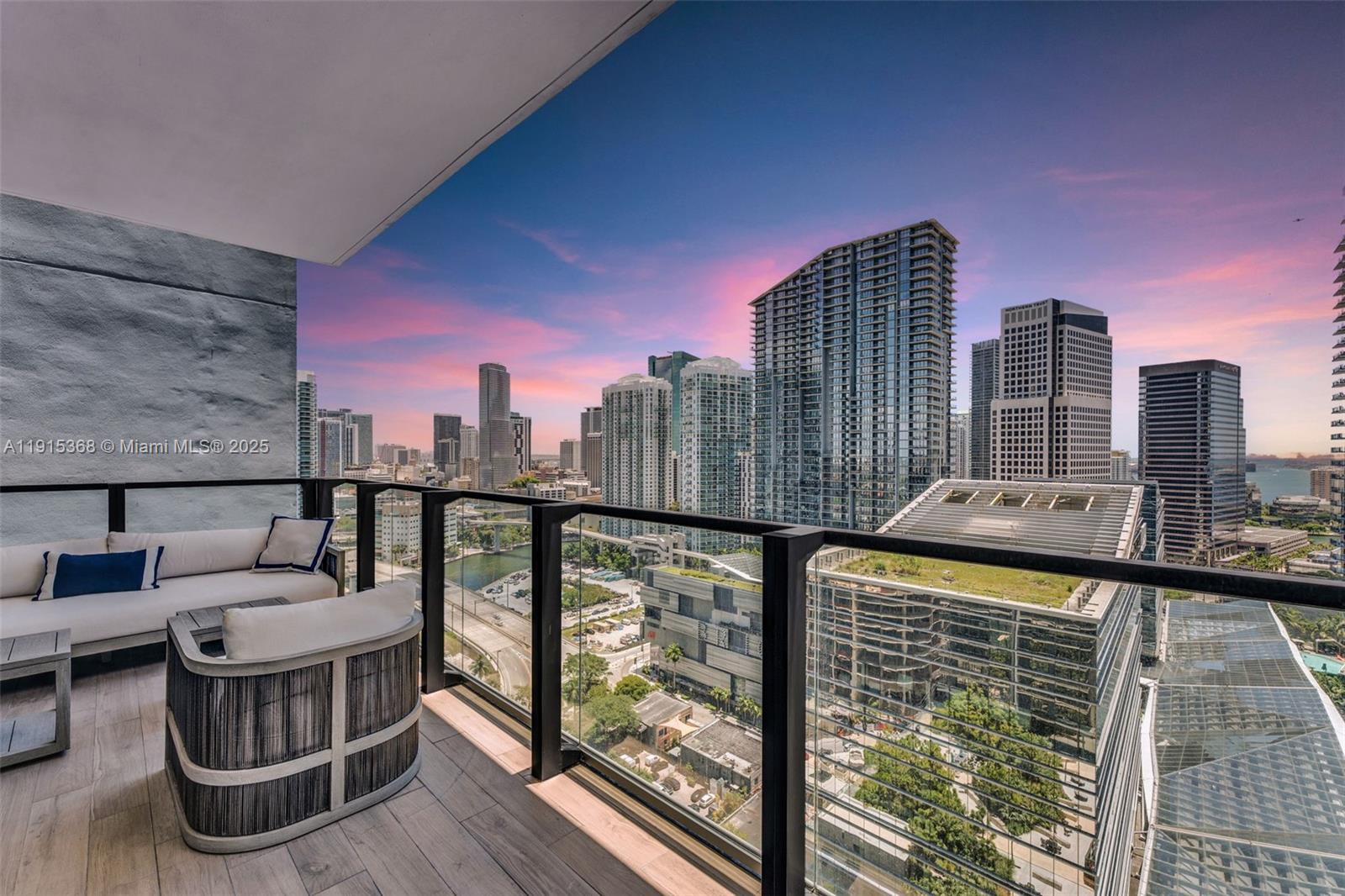 88 SW 7th St #2107, Miami FL 33130