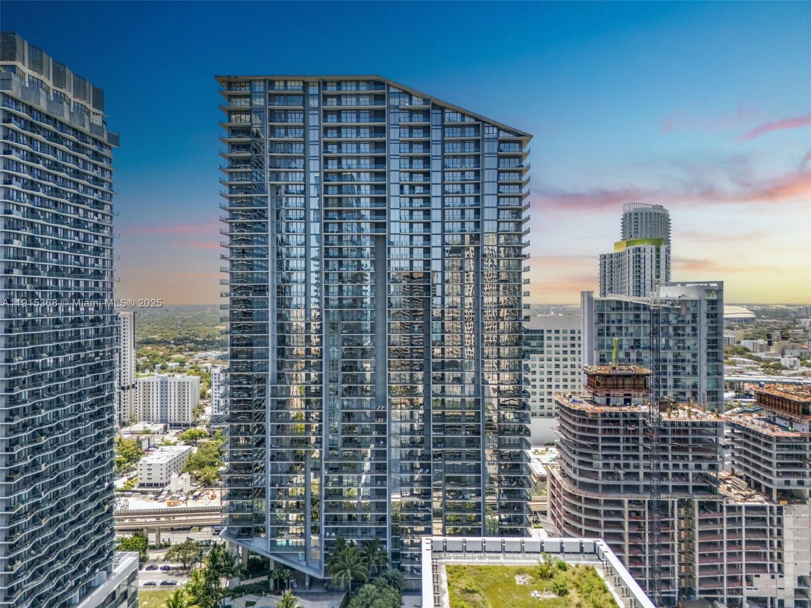 88 SW 7th St #2107, Miami FL 33130