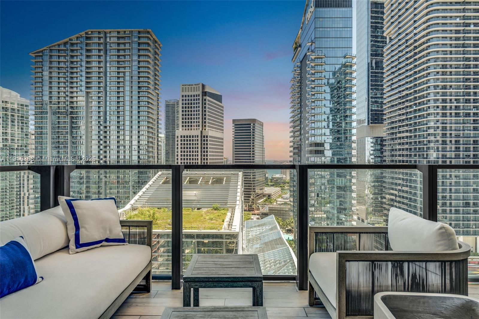 88 SW 7th St #2107, Miami FL 33130