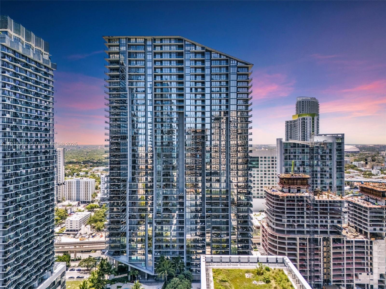 88 SW 7th St #2107, Miami FL 33130
