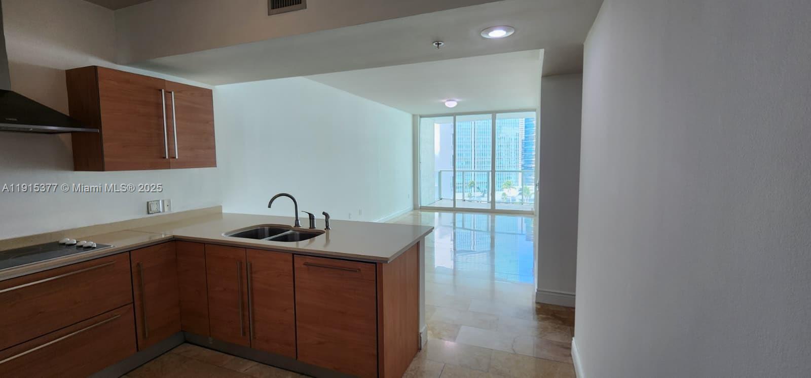 218 SE 14th St #1904, Miami FL 33131
