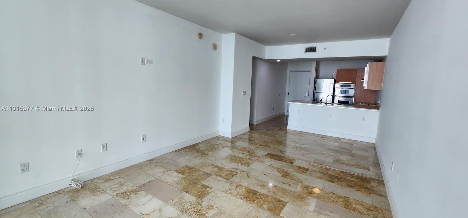 218 SE 14th St #1904, Miami FL 33131