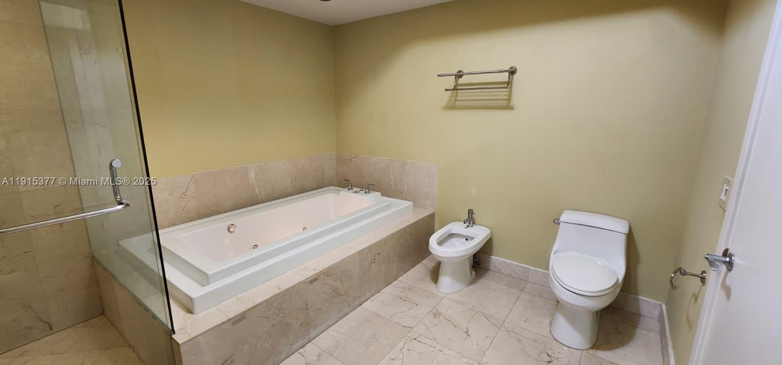 218 SE 14th St #1904, Miami FL 33131