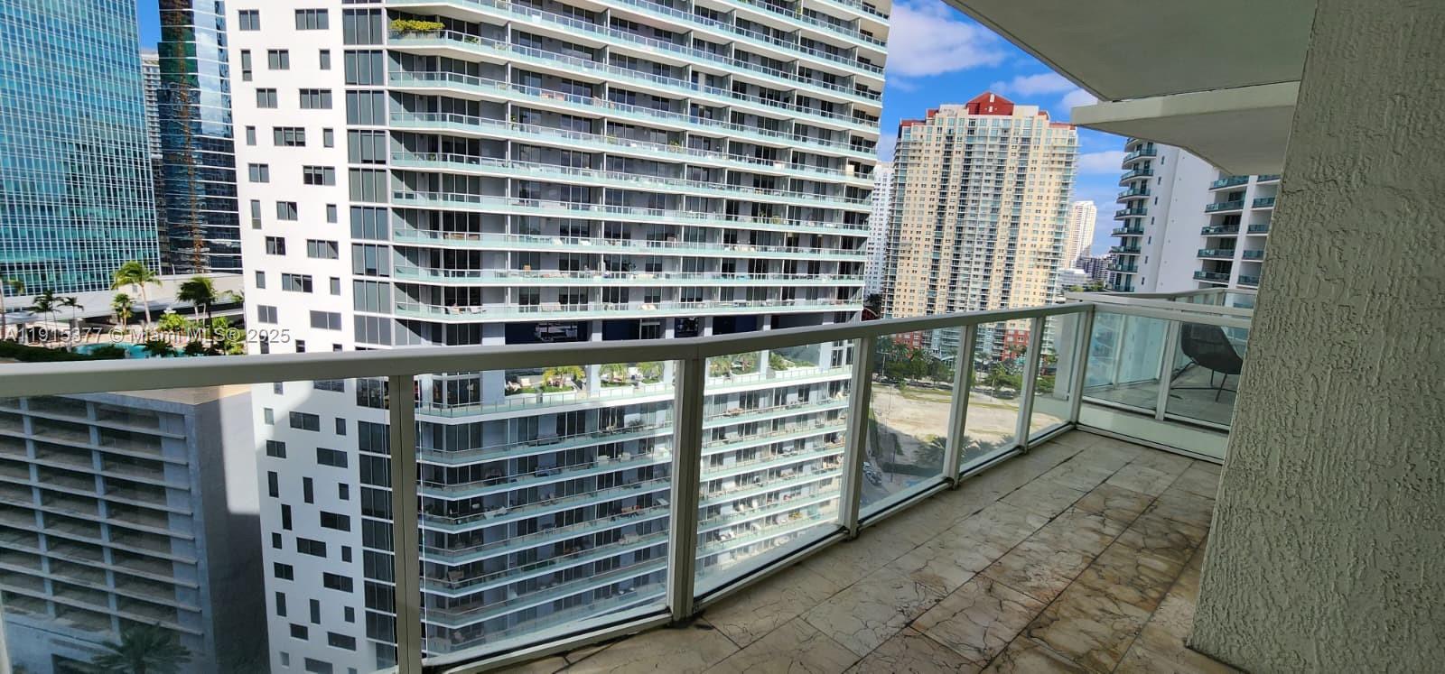 218 SE 14th St #1904, Miami FL 33131