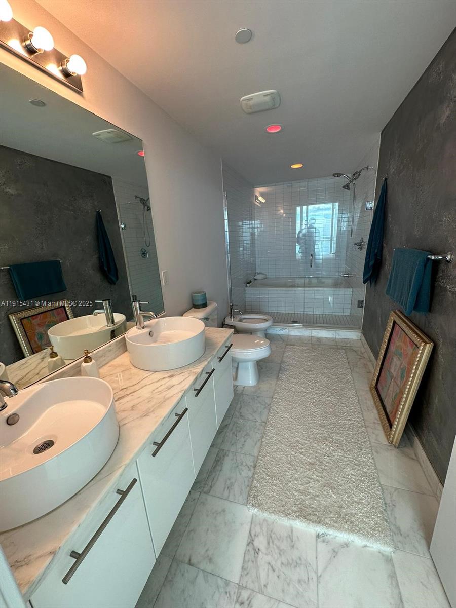 888 Biscayne Blvd #4207, Miami FL 33132