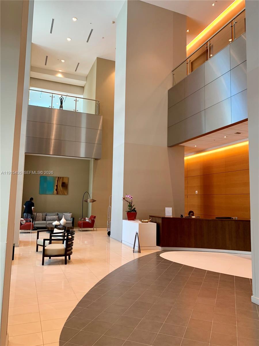 300 S Biscayne Blvd #T-1509, Miami FL 33131