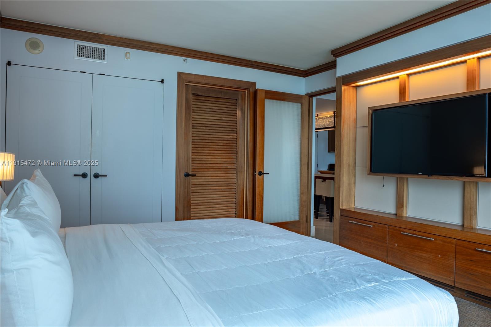 6801 Collins Ave #1002, Miami Beach FL 33141
