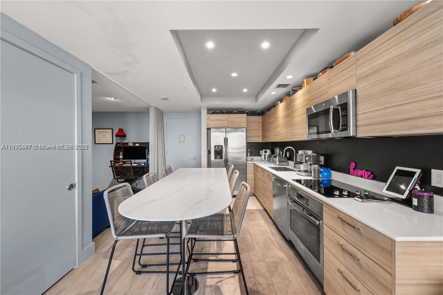 121 NE 34th St #1705, Miami FL 33137