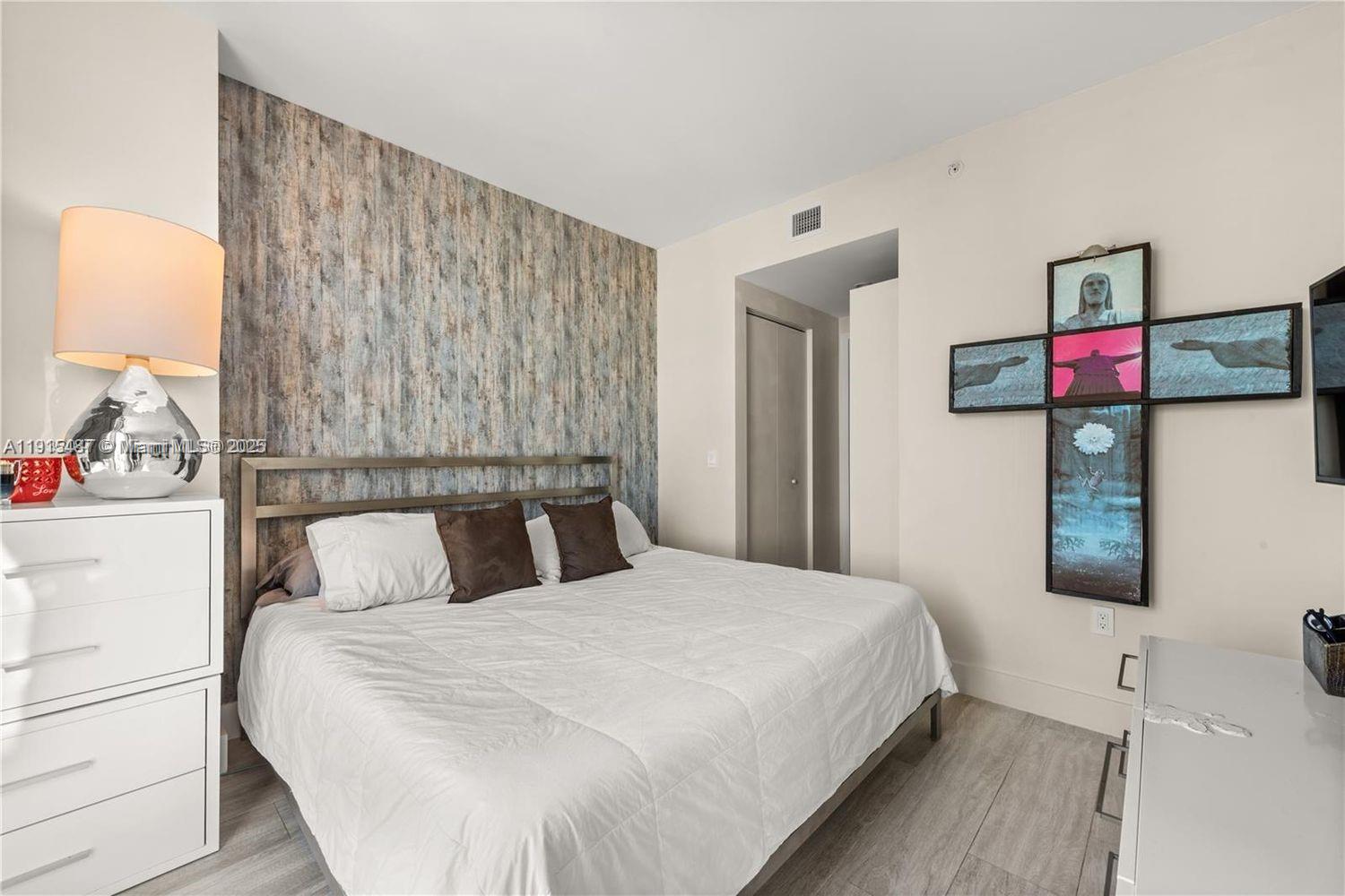 121 NE 34th St #1705, Miami FL 33137