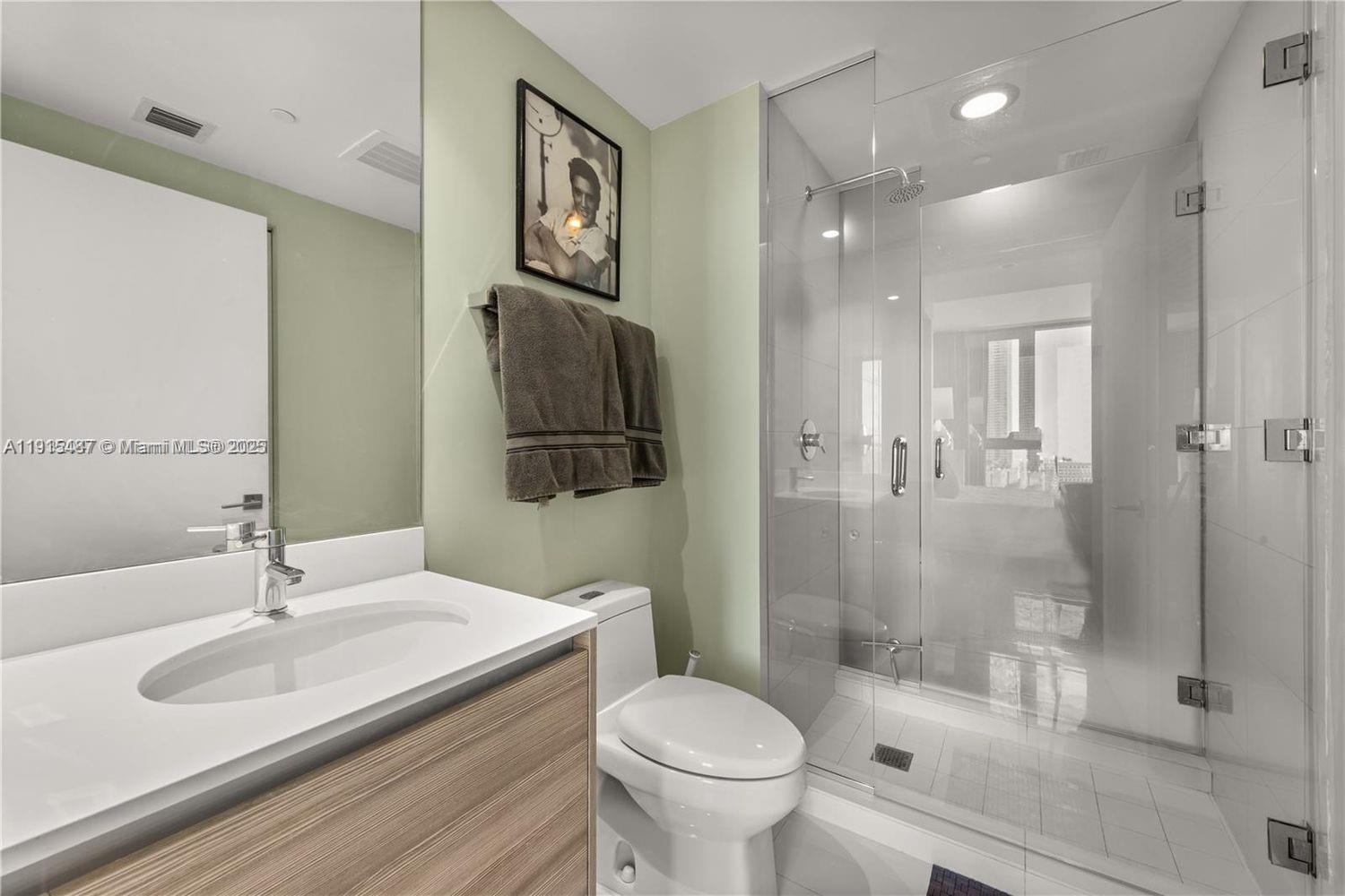 121 NE 34th St #1705, Miami FL 33137