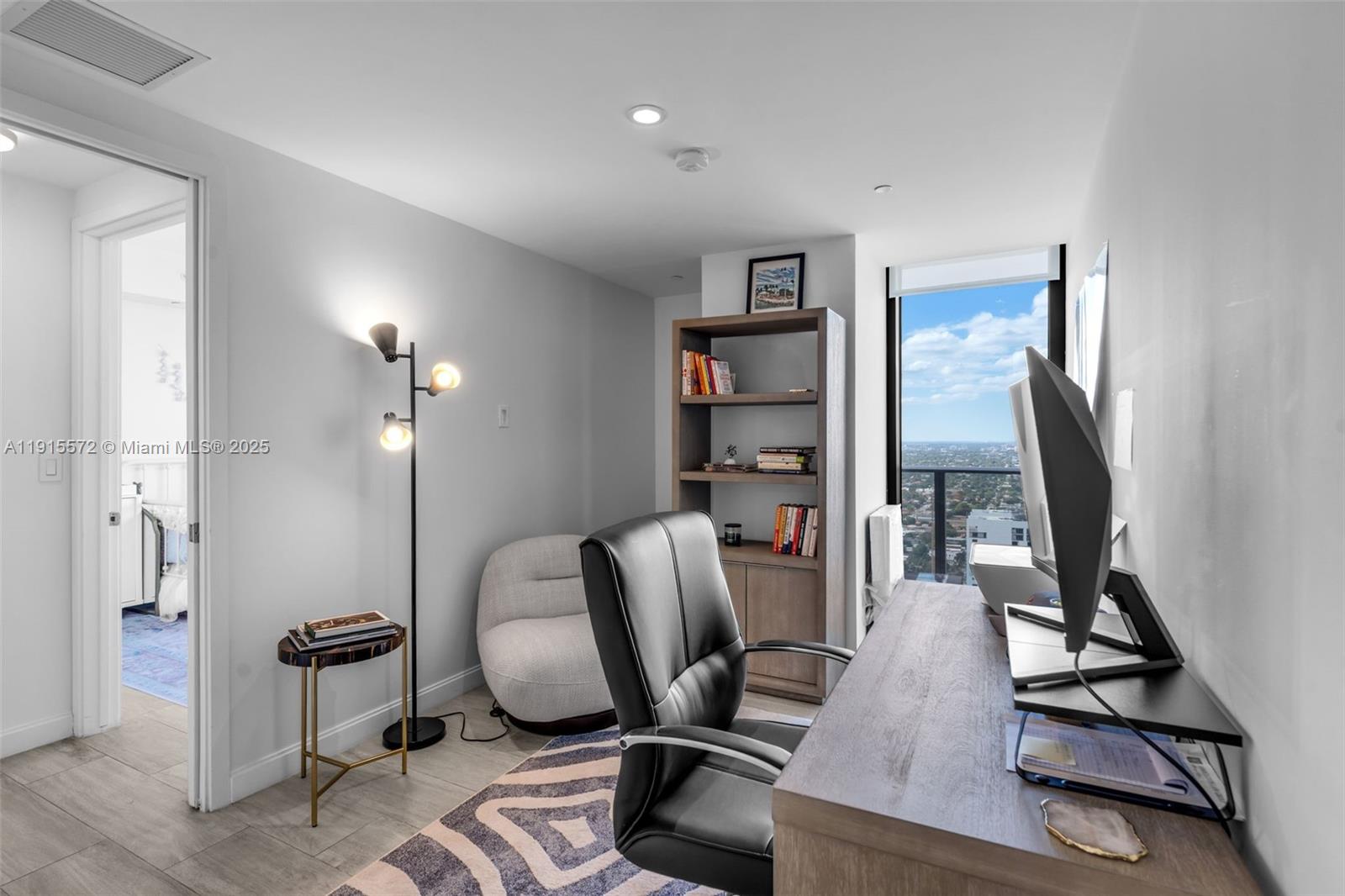 55 SW 9th St #4008, Miami FL 33130