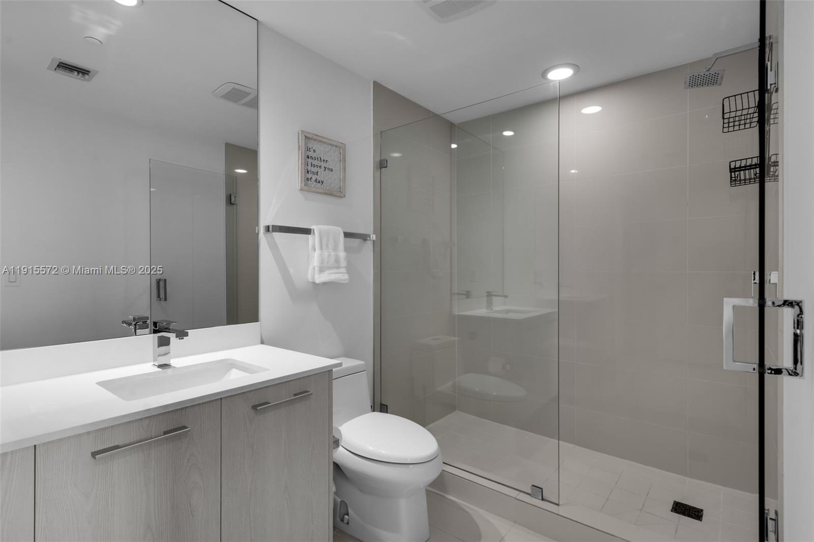 55 SW 9th St #4008, Miami FL 33130