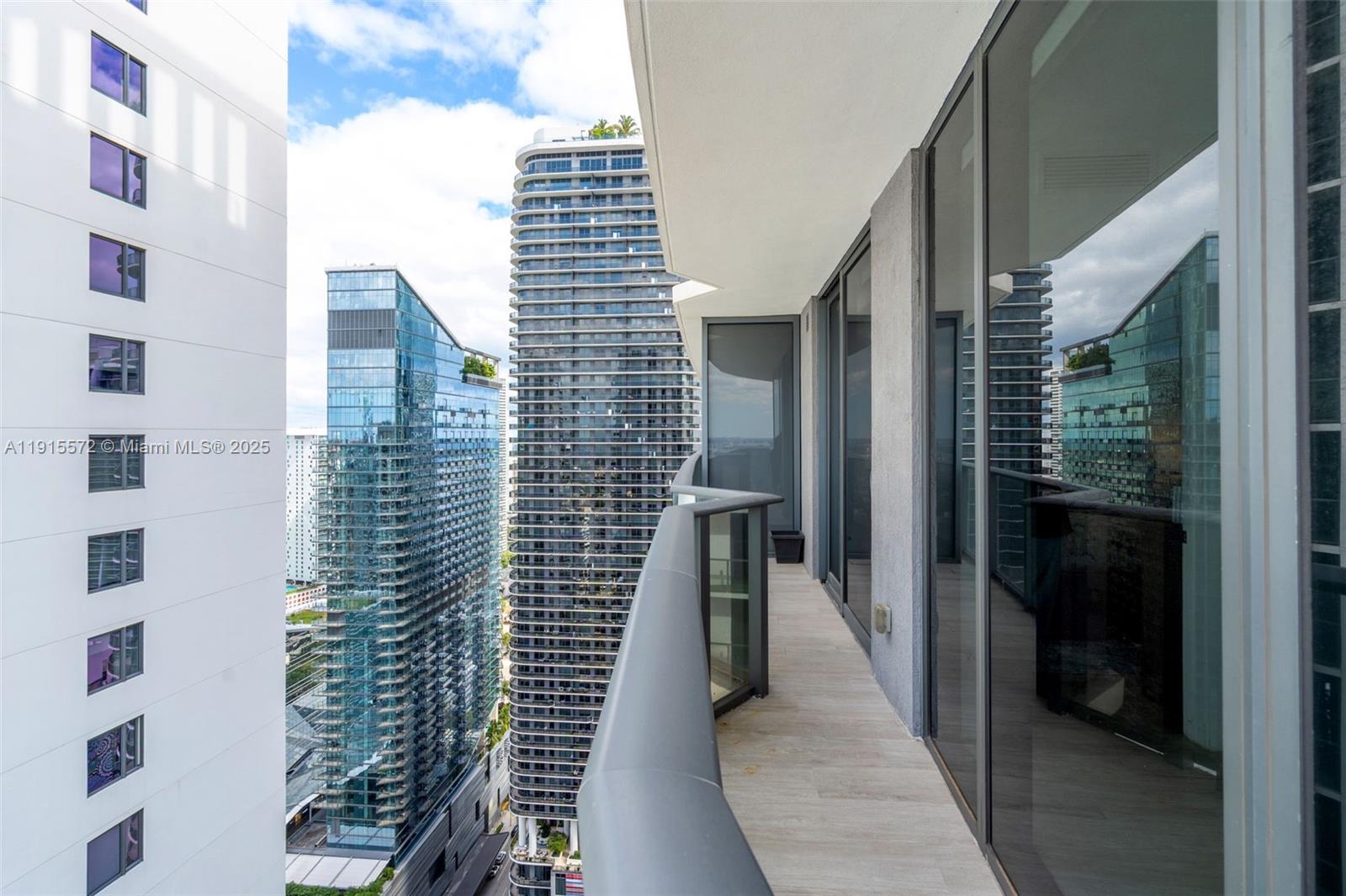 55 SW 9th St #4008, Miami FL 33130