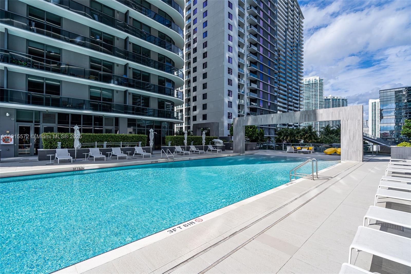 55 SW 9th St #4008, Miami FL 33130