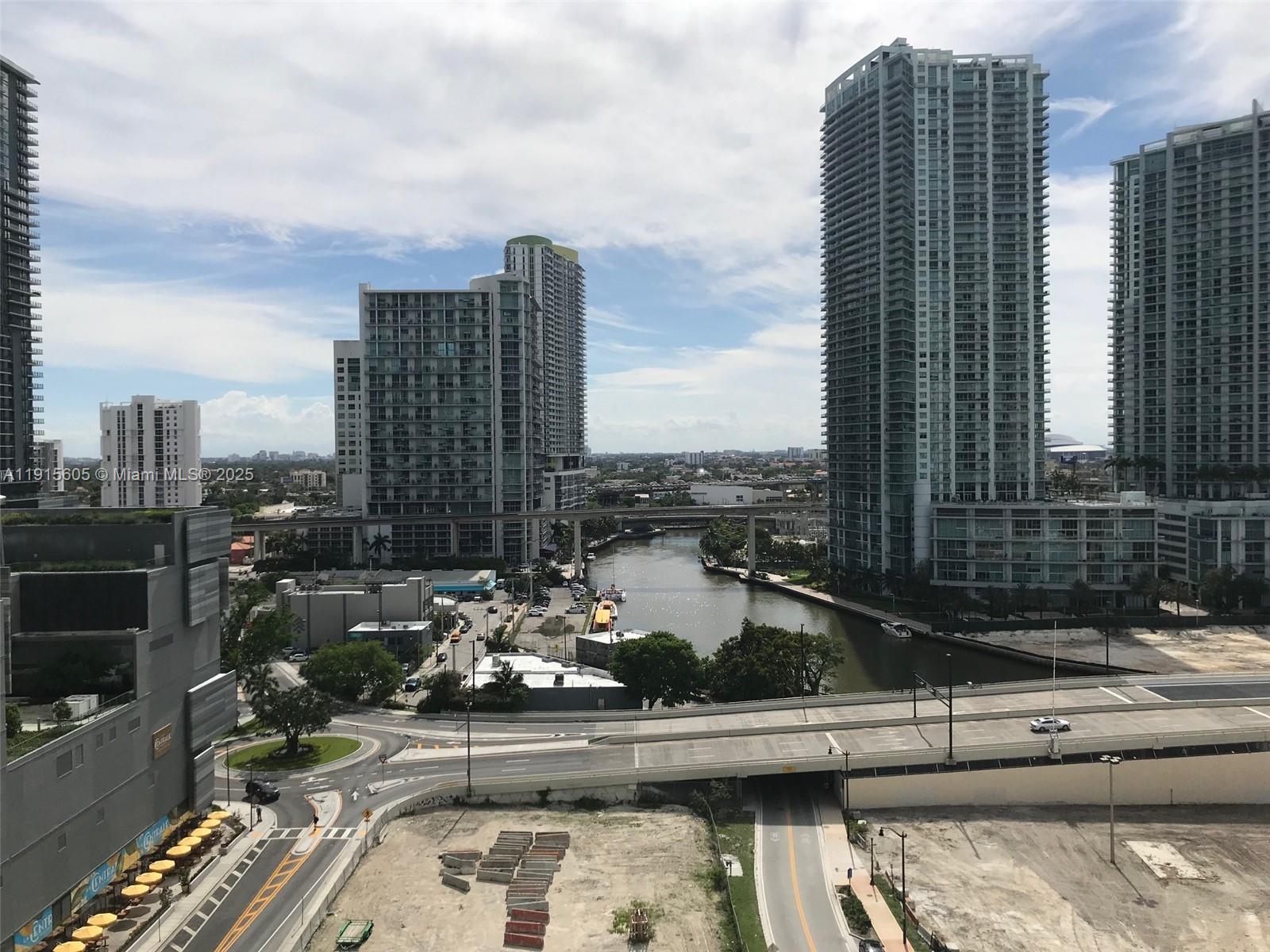 31 SE 6th St #1702, Miami FL 33131