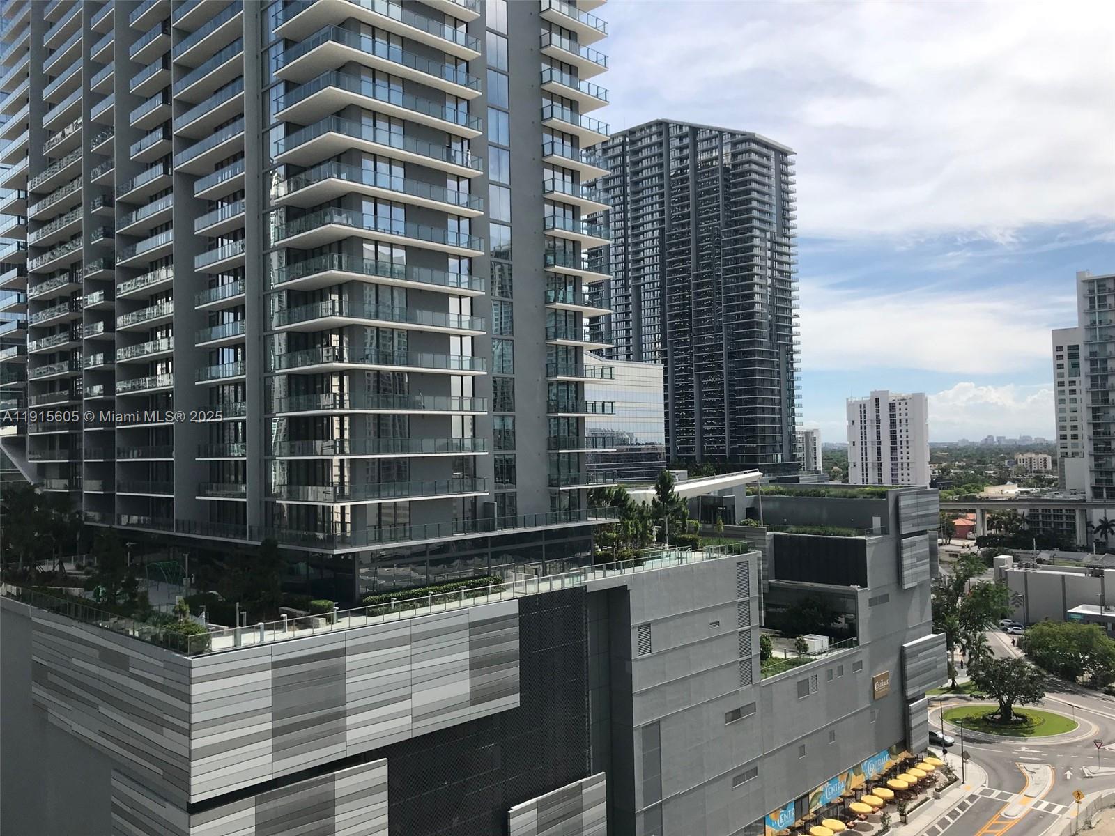 31 SE 6th St #1702, Miami FL 33131