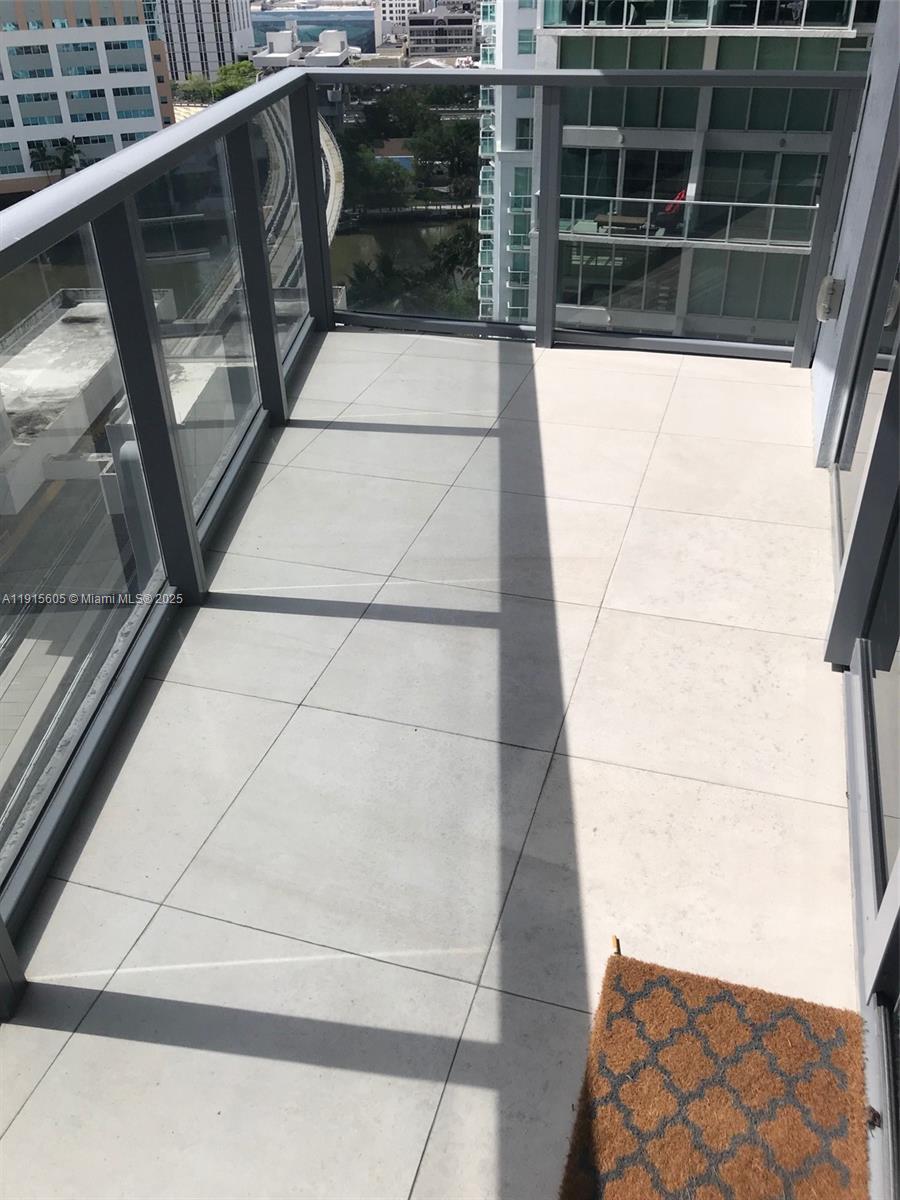 31 SE 6th St #1702, Miami FL 33131
