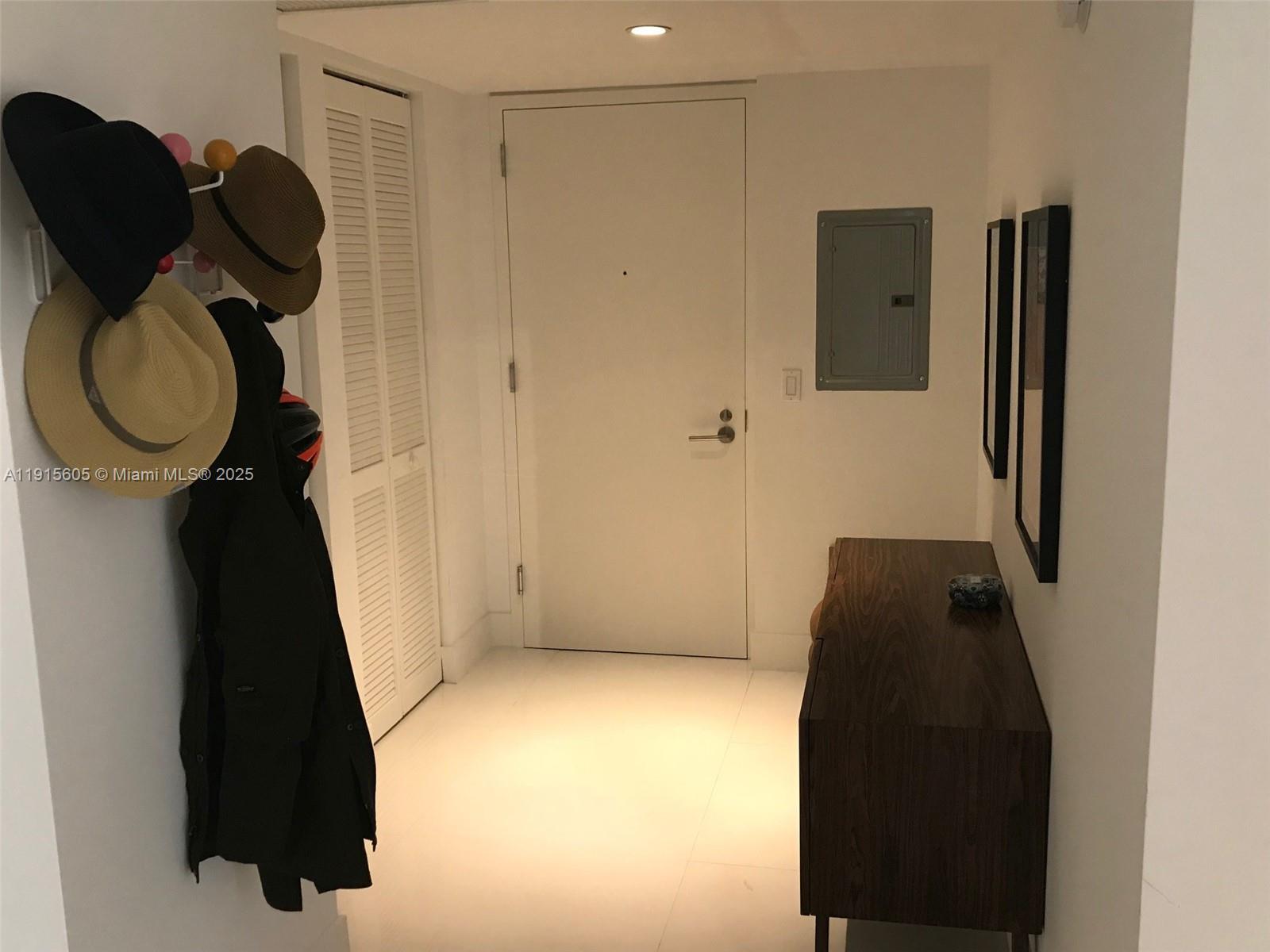 31 SE 6th St #1702, Miami FL 33131