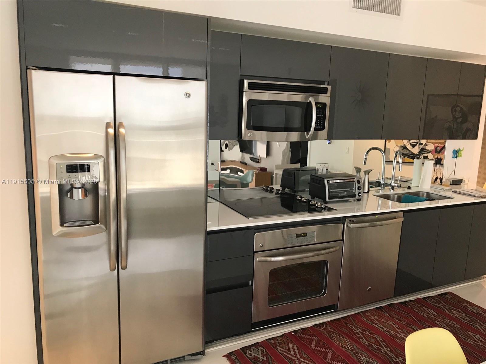 31 SE 6th St #1702, Miami FL 33131