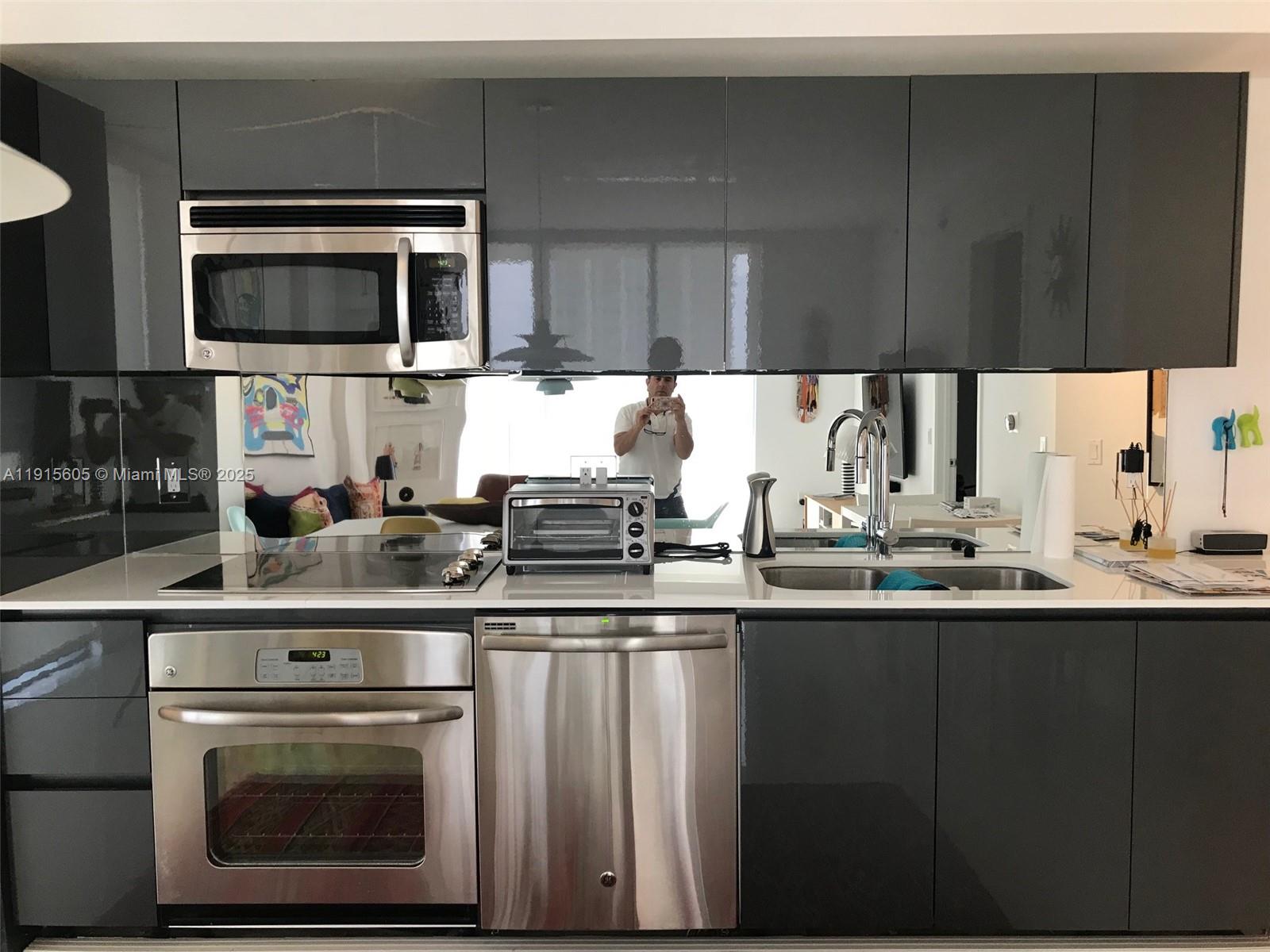 31 SE 6th St #1702, Miami FL 33131