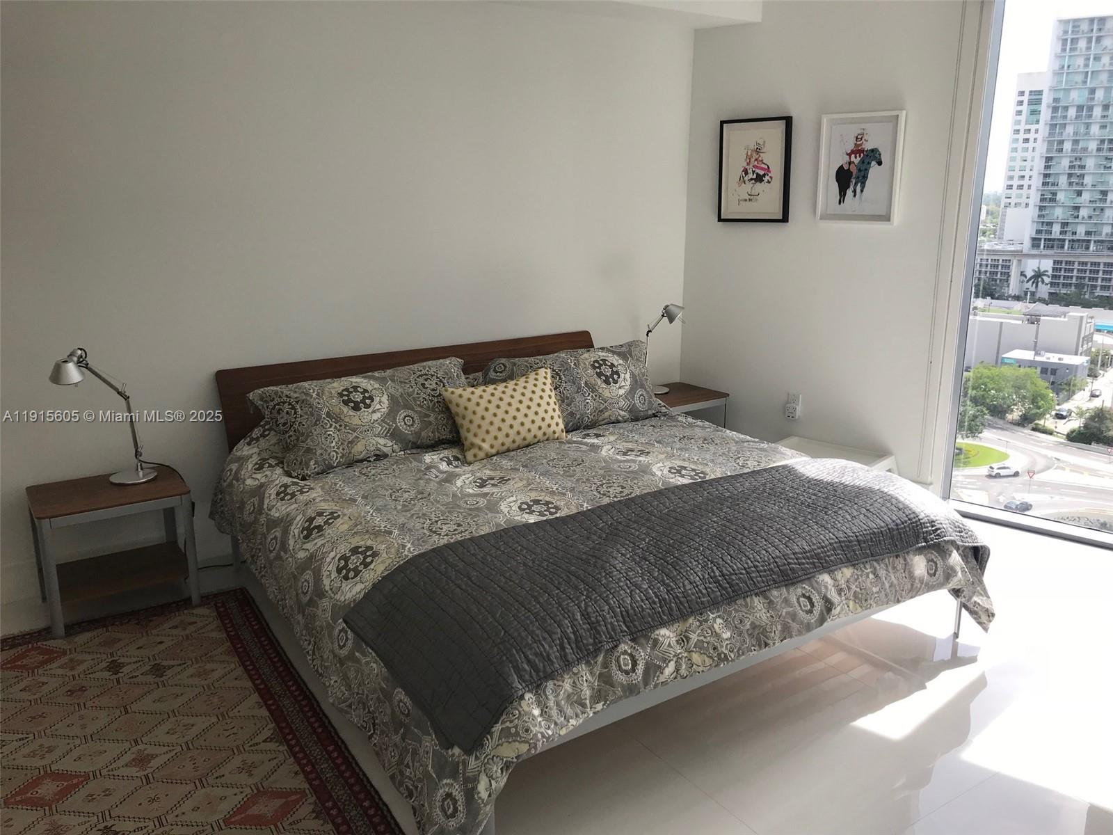 31 SE 6th St #1702, Miami FL 33131