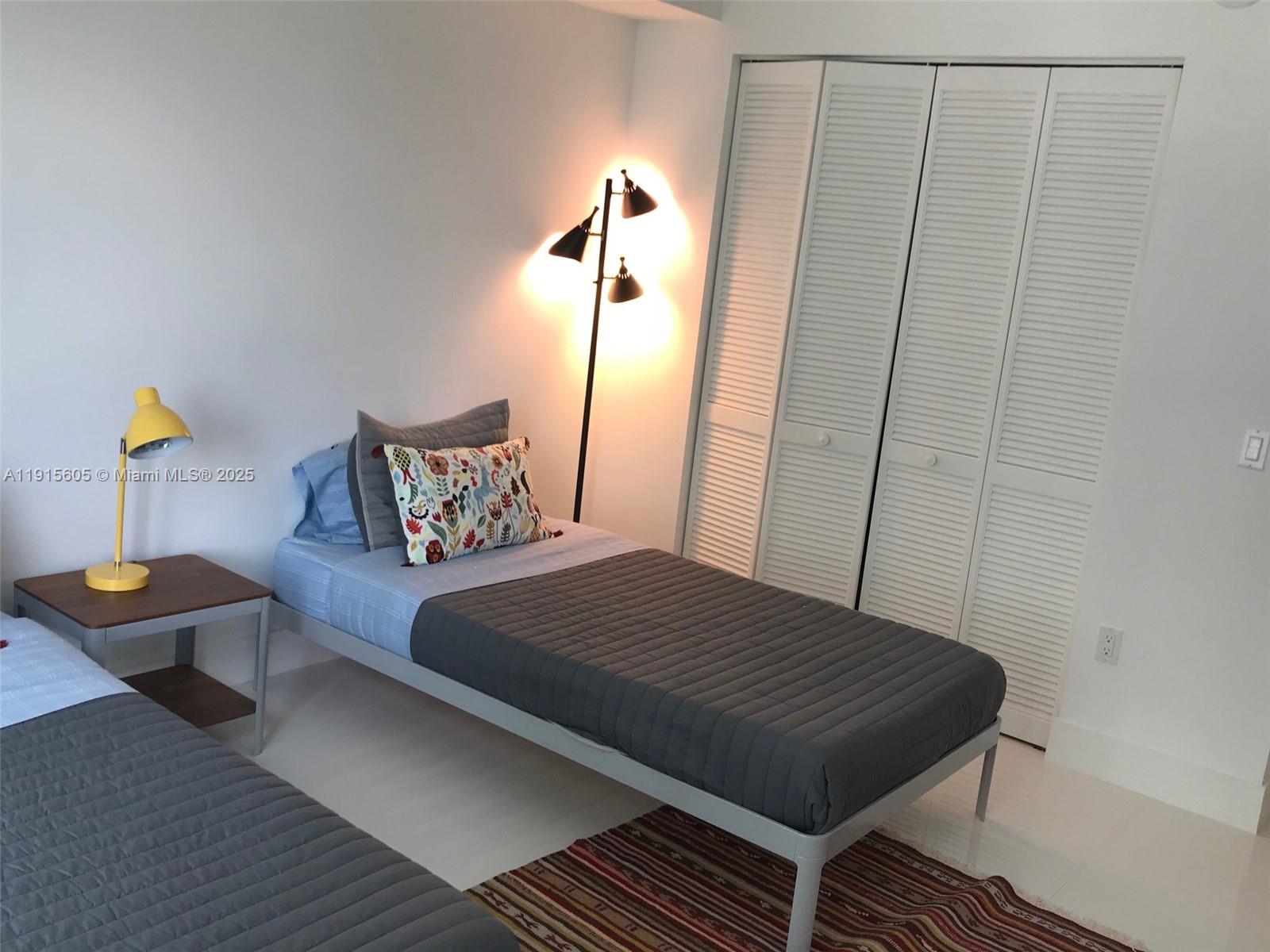 31 SE 6th St #1702, Miami FL 33131