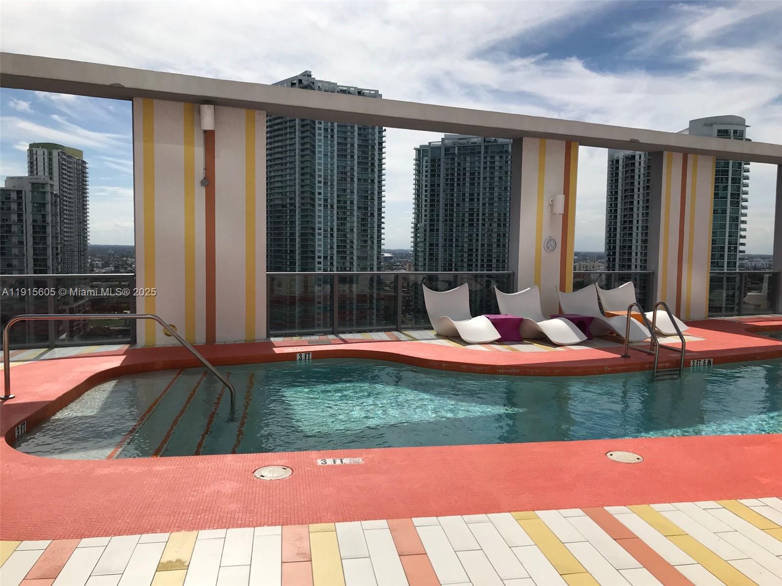31 SE 6th St #1702, Miami FL 33131