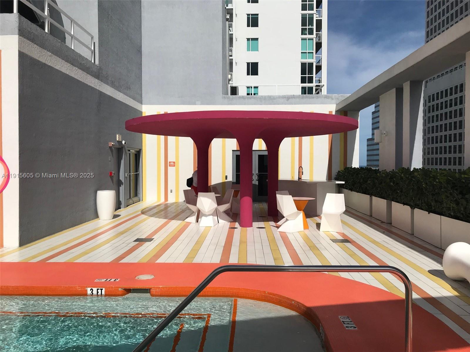 31 SE 6th St #1702, Miami FL 33131