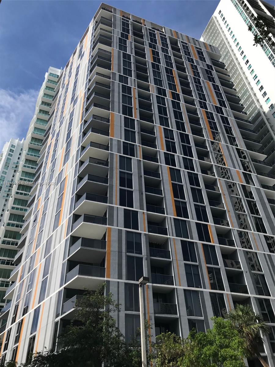 31 SE 6th St #1702, Miami FL 33131