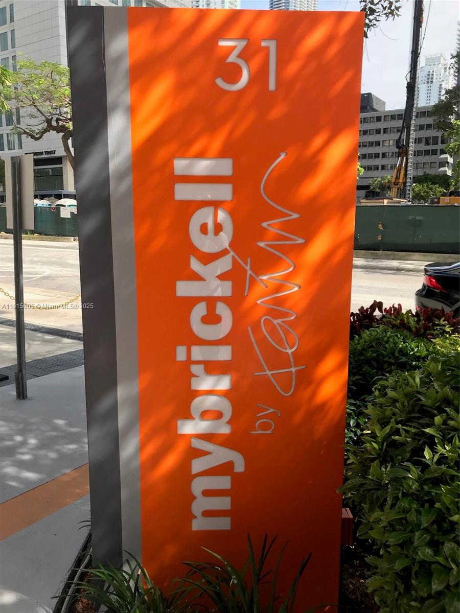 31 SE 6th St #1702, Miami FL 33131