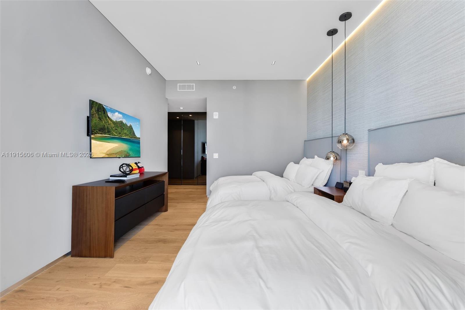 18975 Collins Ave #1002, Sunny Isles Beach FL 33160