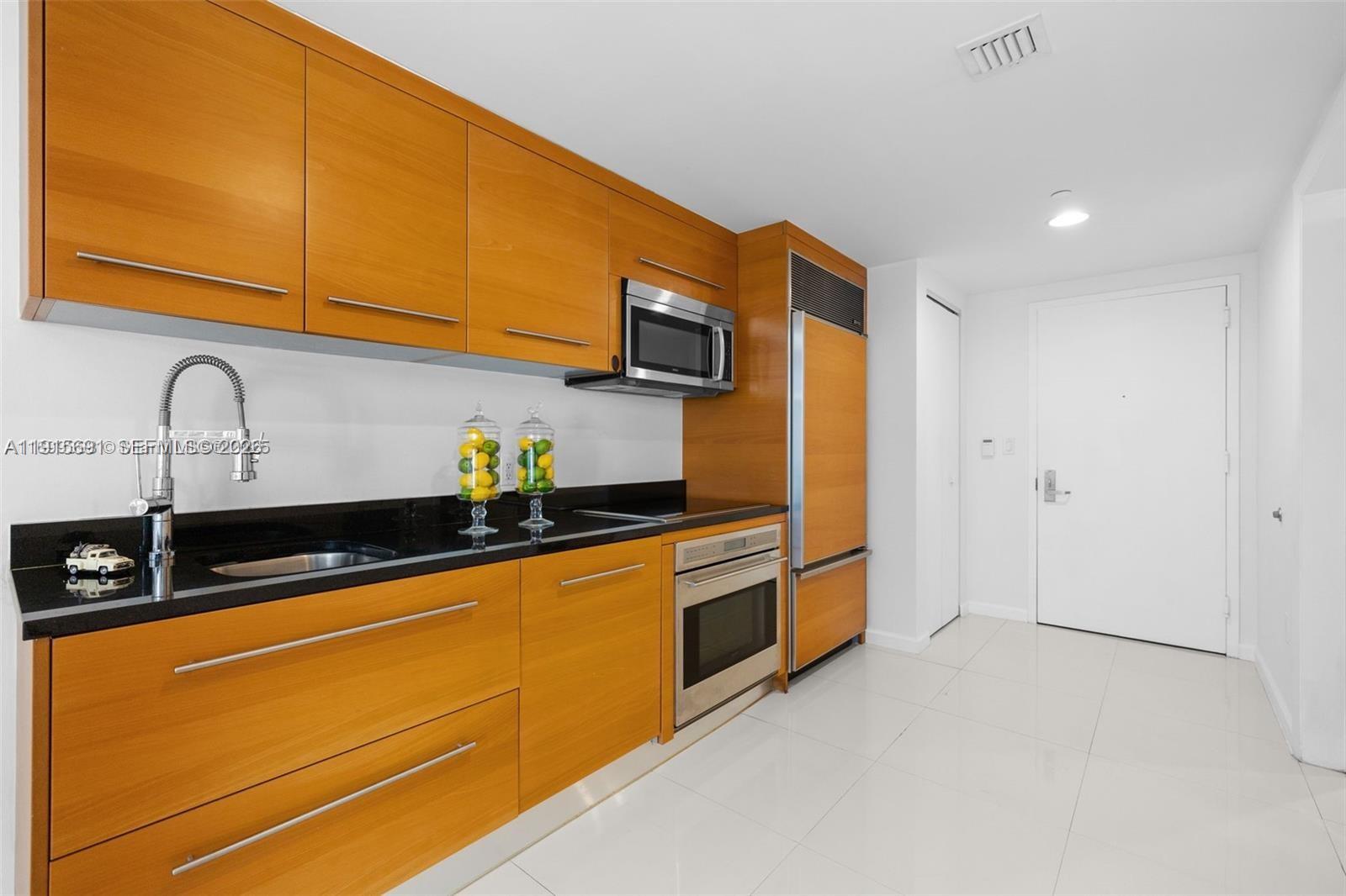 495 Brickell Ave #2206, Miami FL 33131