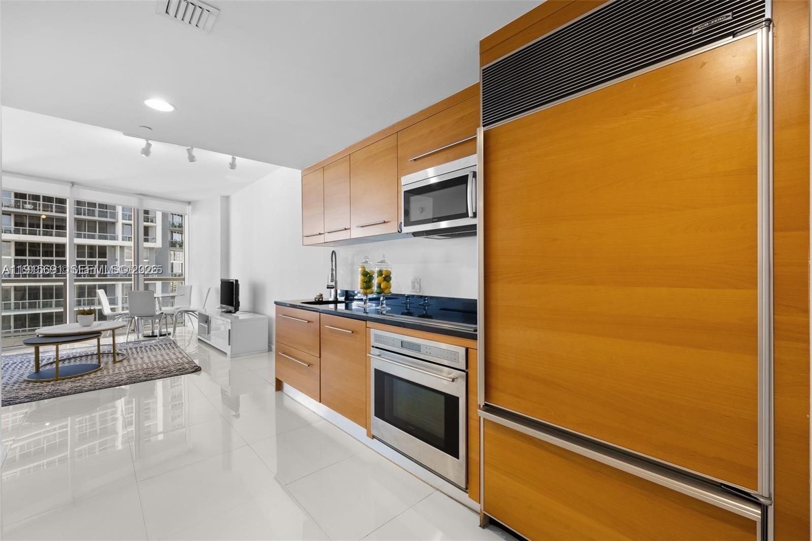 495 Brickell Ave #2206, Miami FL 33131