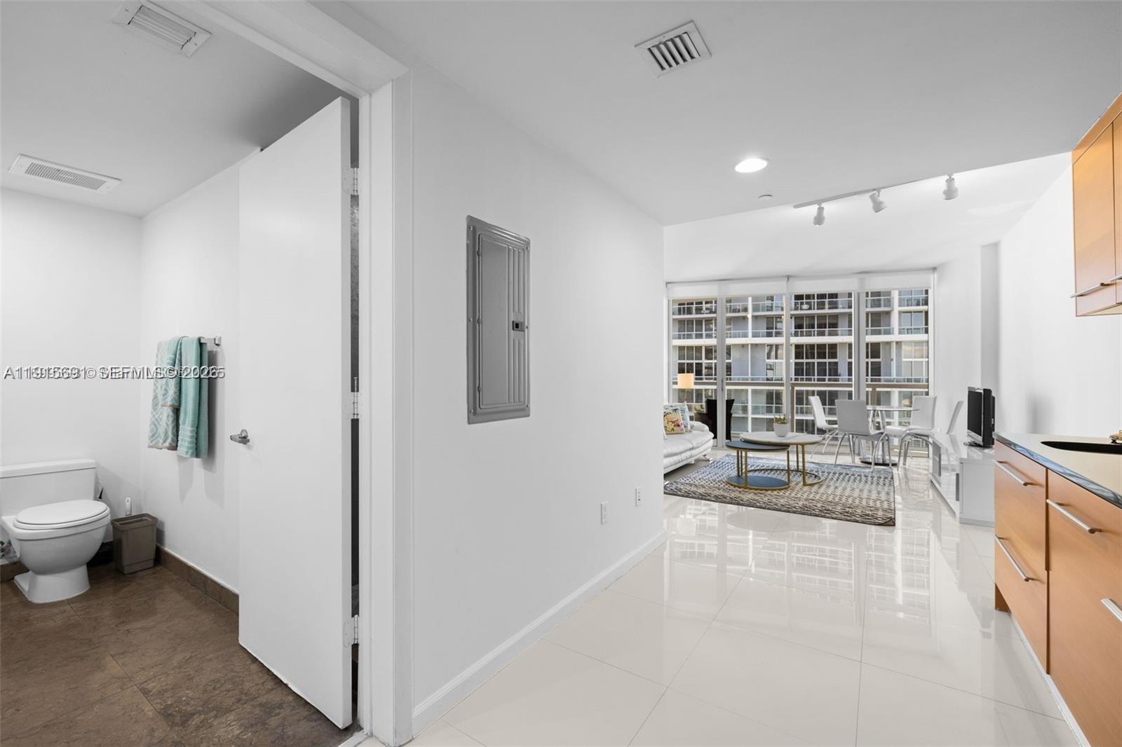495 Brickell Ave #2206, Miami FL 33131