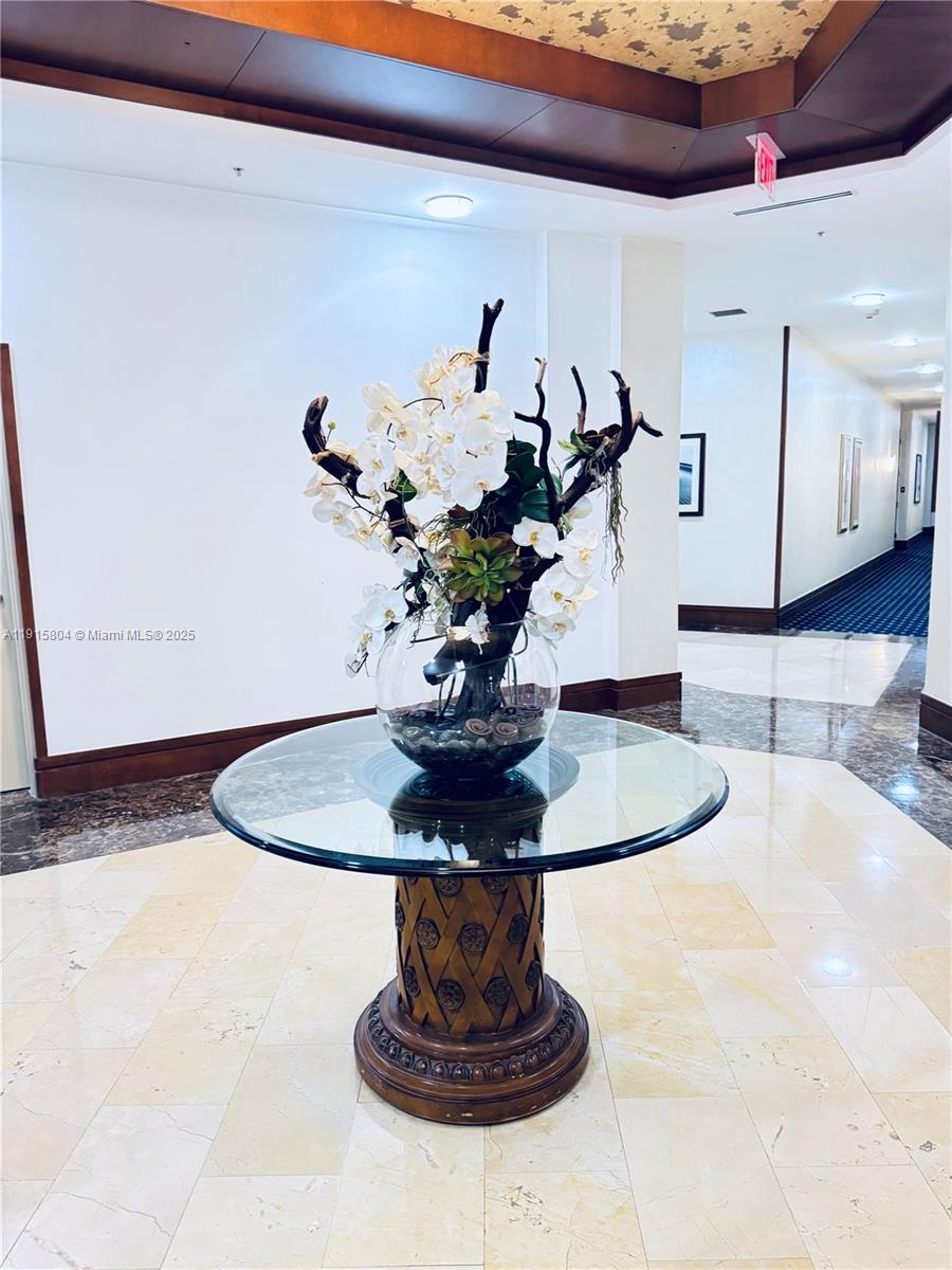 19501 W Country Club Dr #2310, Aventura FL 33180