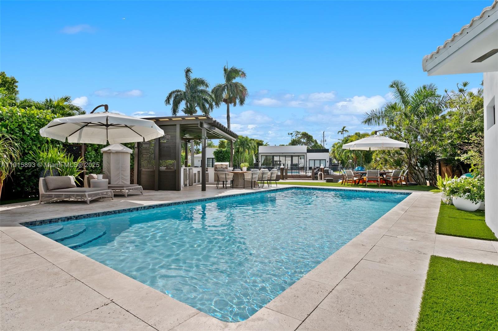1792 Cleveland Rd, Miami Beach FL 33141