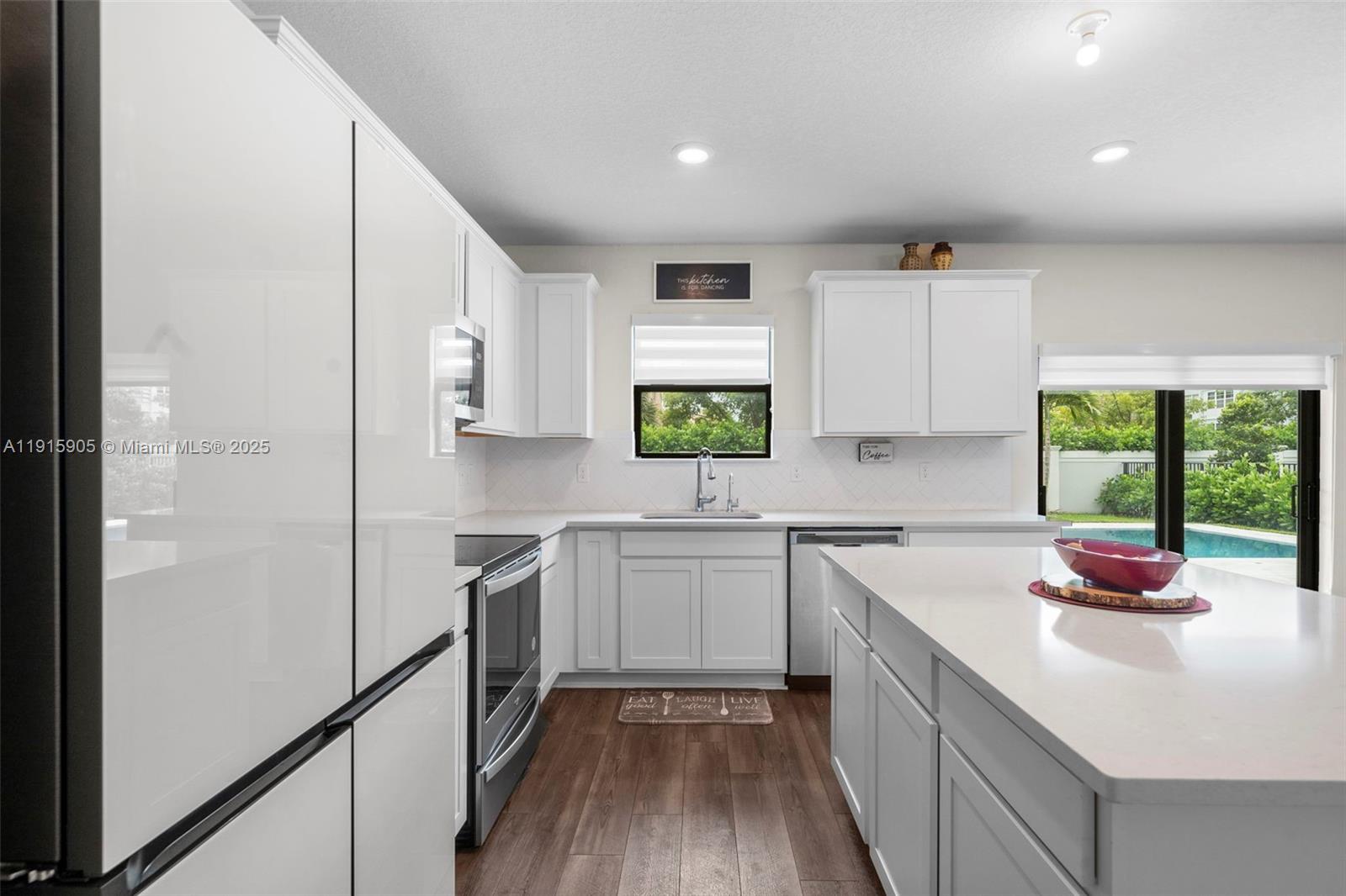 3142 Poinciana St, Lauderdale Lakes FL 33311