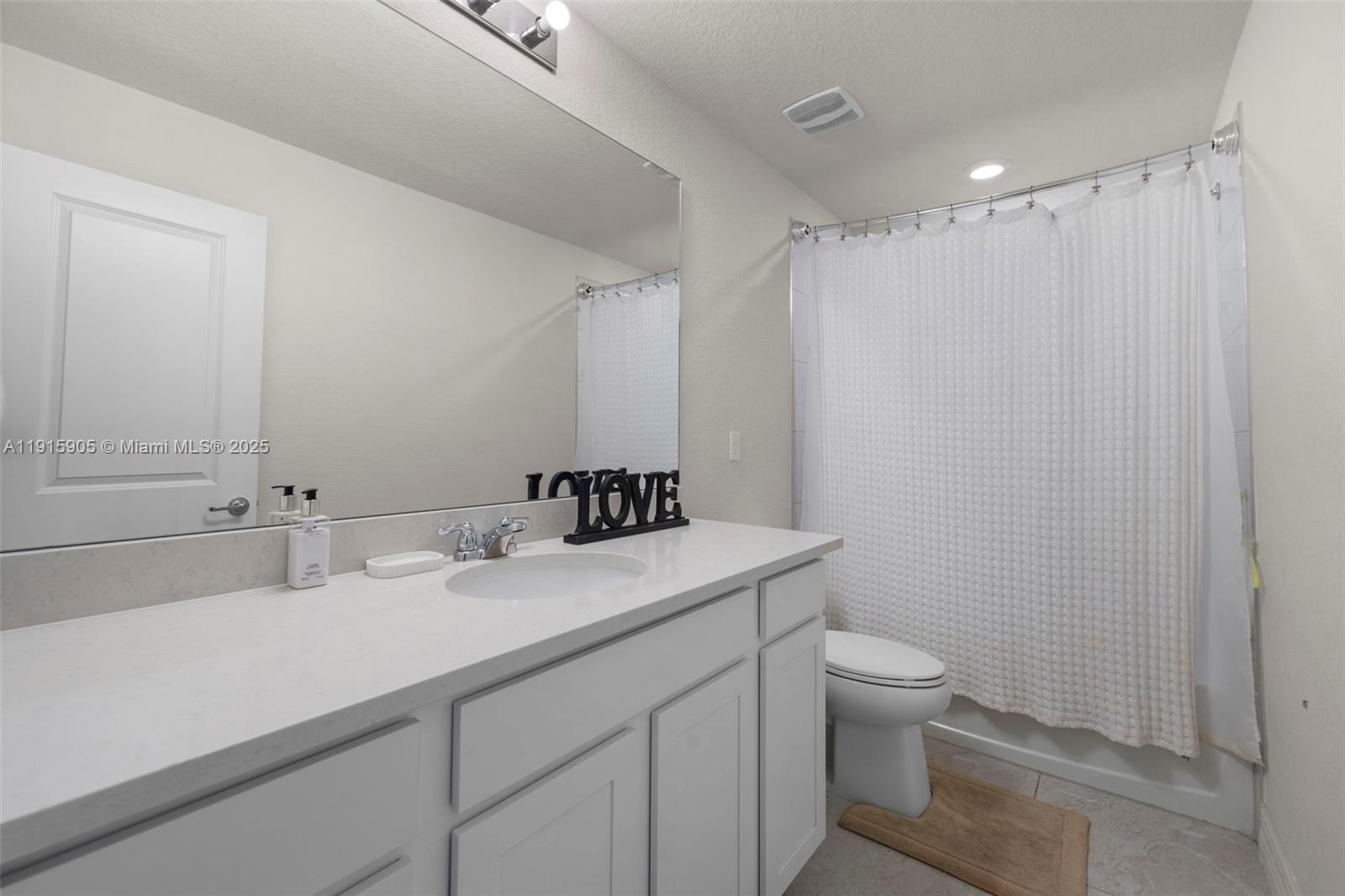 3142 Poinciana St, Lauderdale Lakes FL 33311