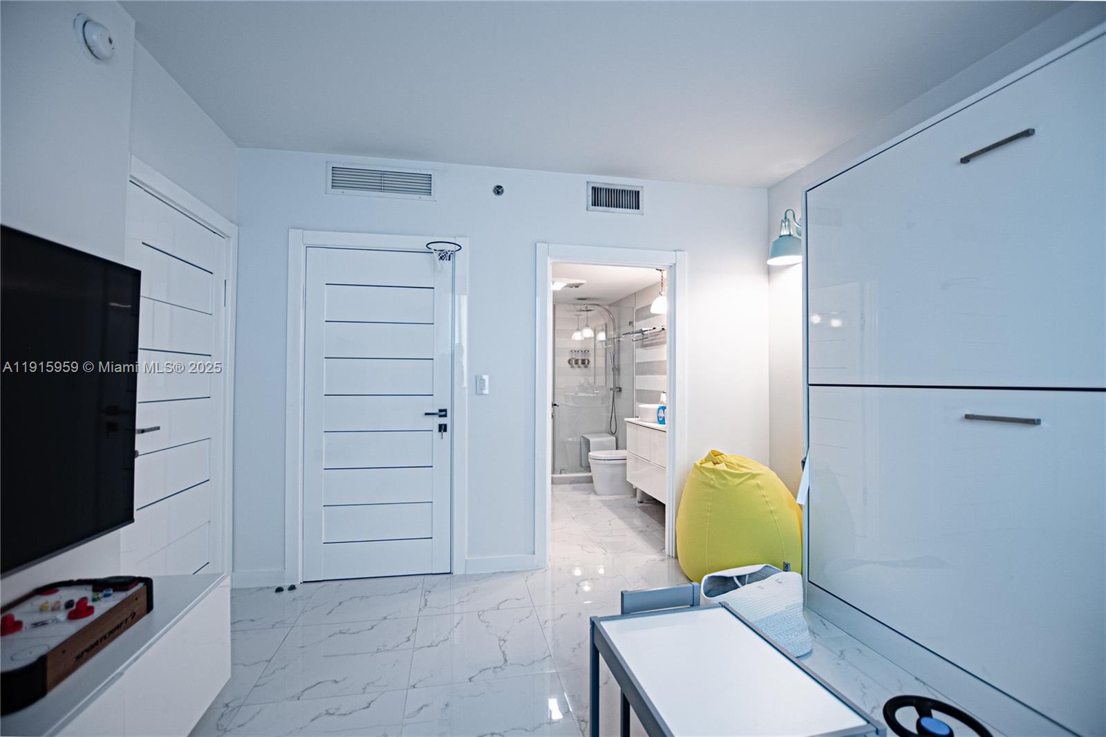 500 Brickell Ave #301, Miami FL 33131