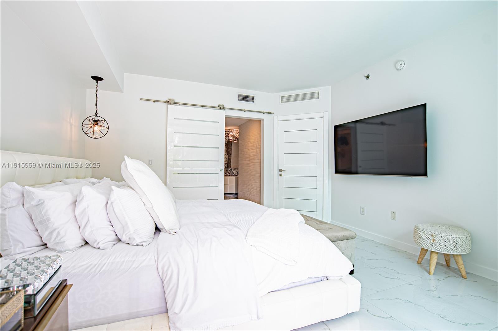 500 Brickell Ave #301, Miami FL 33131