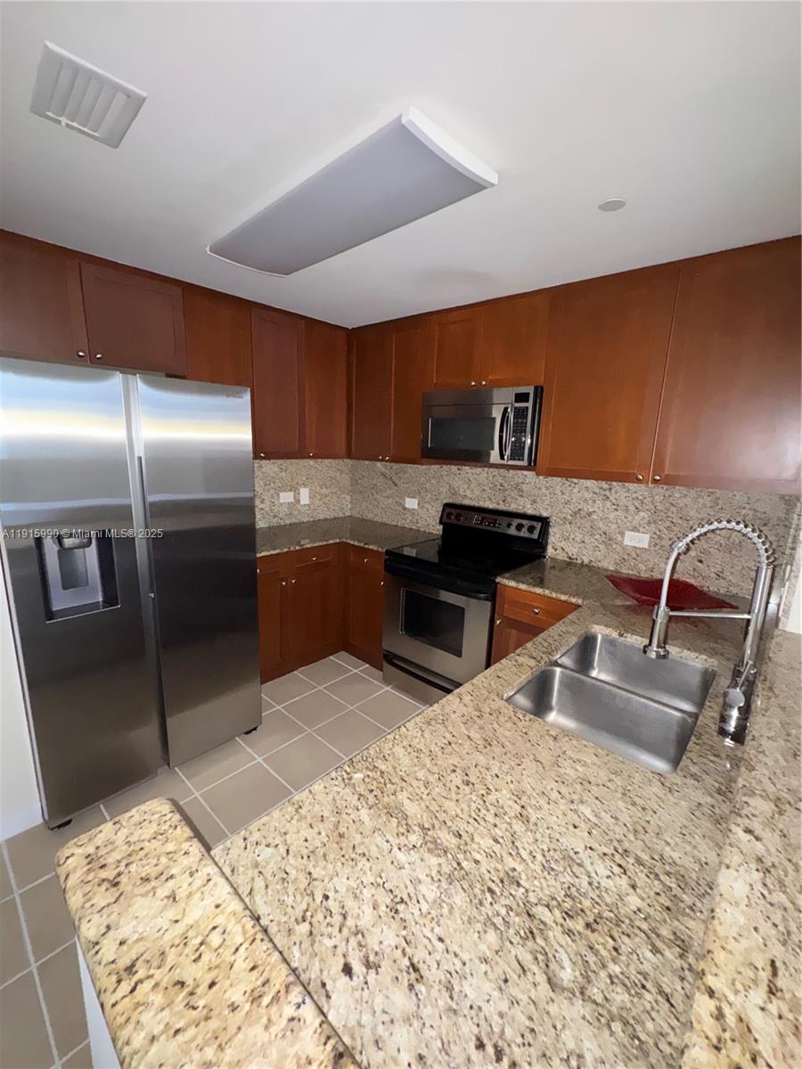 19501 W Country Club Dr #PH-06, Aventura FL 33180