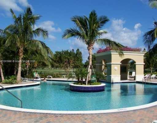 19501 W Country Club Dr #PH-06, Aventura FL 33180