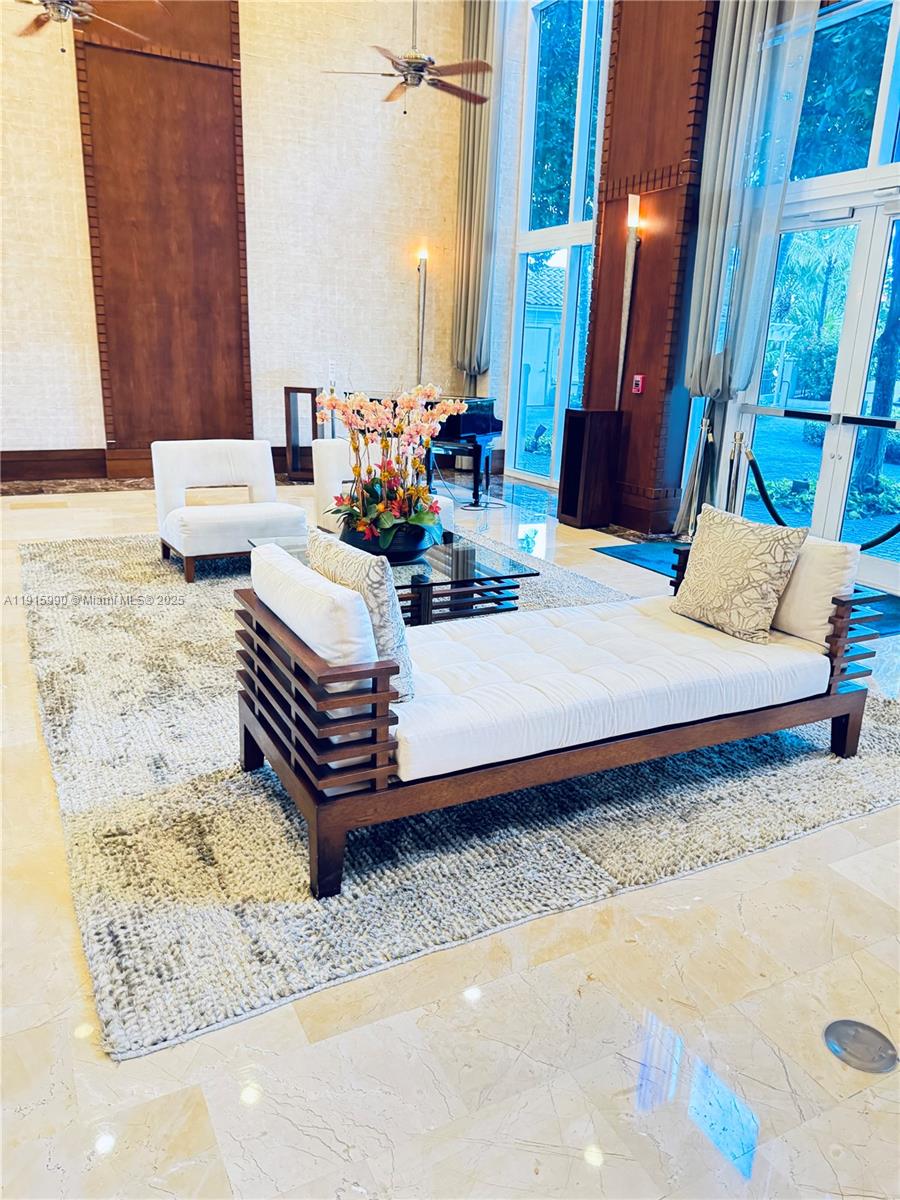 19501 W Country Club Dr #PH-06, Aventura FL 33180