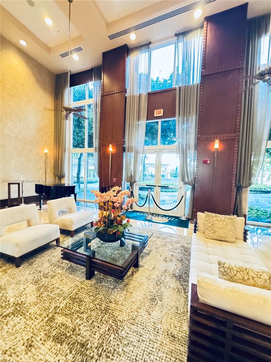 19501 W Country Club Dr #PH-06, Aventura FL 33180
