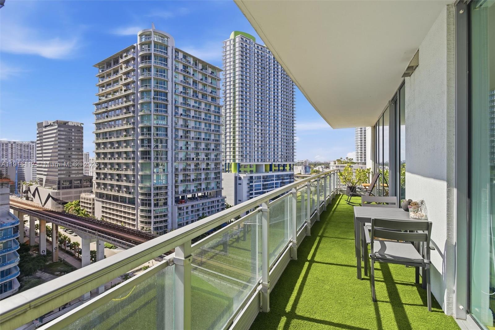 92 SW 3rd St #1604, Miami FL 33130