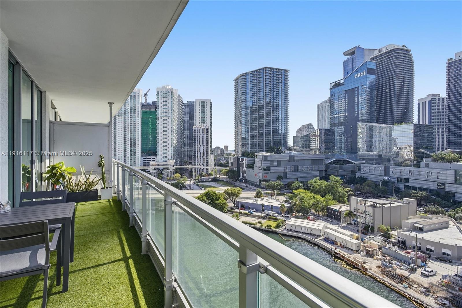 92 SW 3rd St #1604, Miami FL 33130