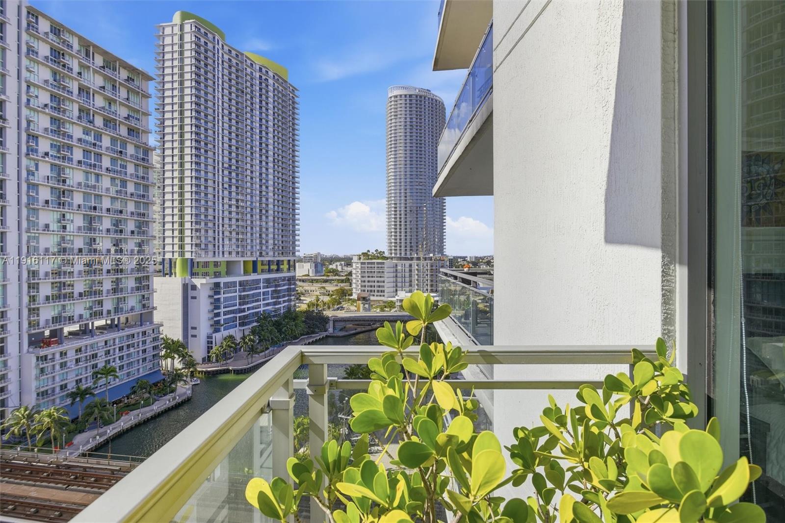 92 SW 3rd St #1604, Miami FL 33130