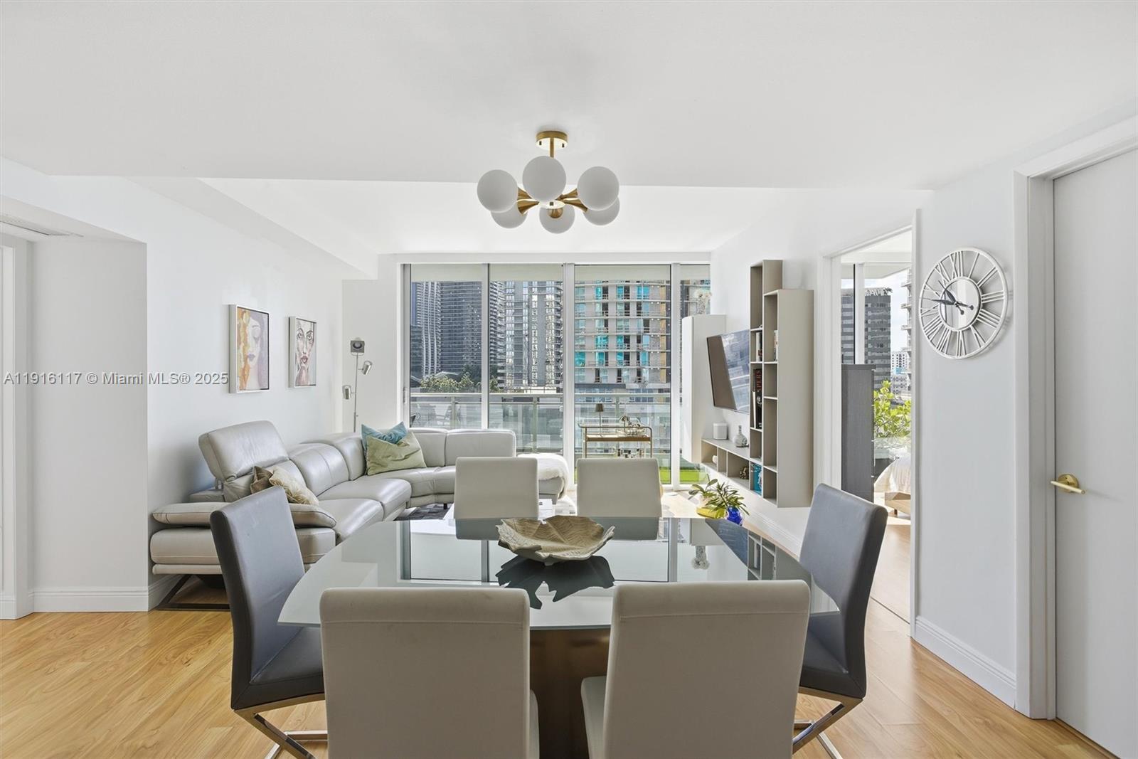 92 SW 3rd St #1604, Miami FL 33130